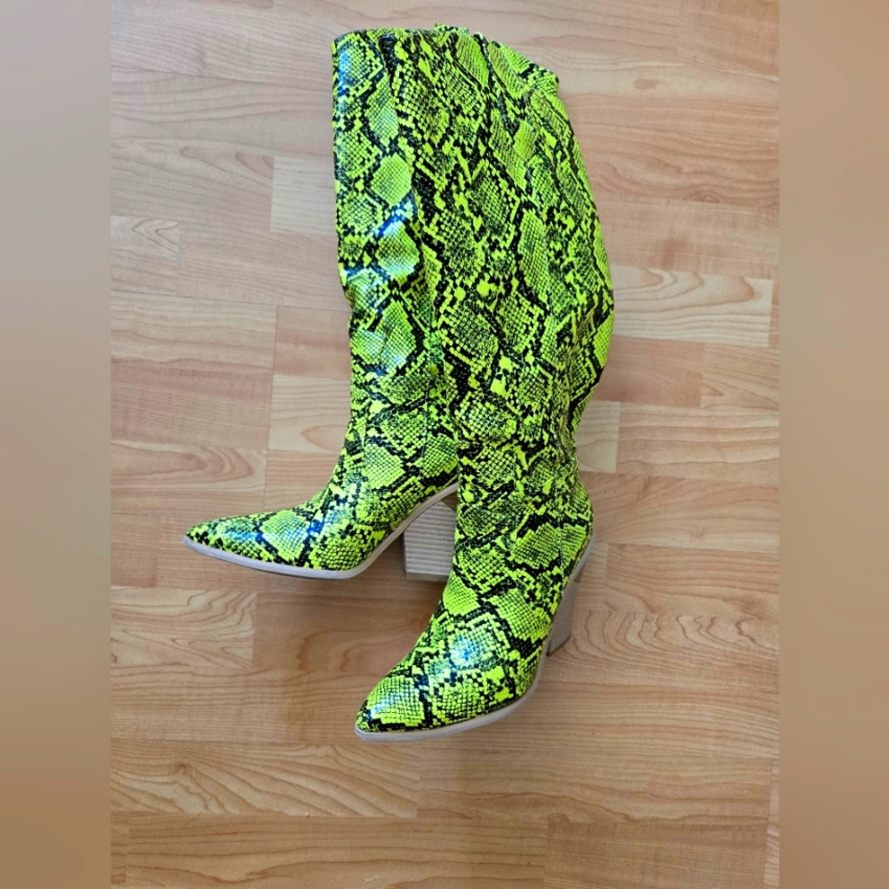 Vibrant Green Snakeskin Women's Boots